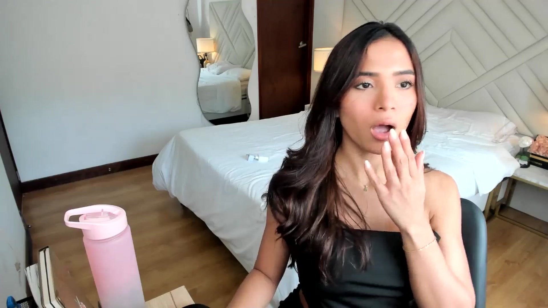 Gallery image thumbnail from Missabyy's myfreecams stream on, 02/10/2025, 17:23 image 15 of 20