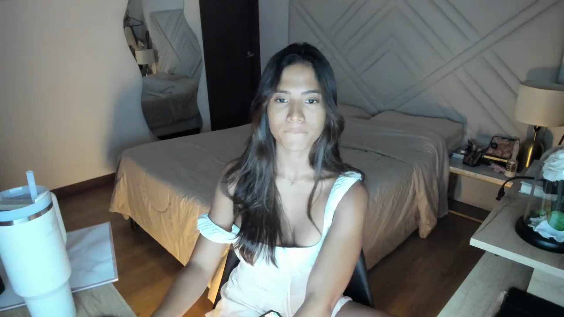 Gallery image thumbnail from Missabyy's myfreecams stream on, 04/12/2025, 01:53 image 17 of 20
