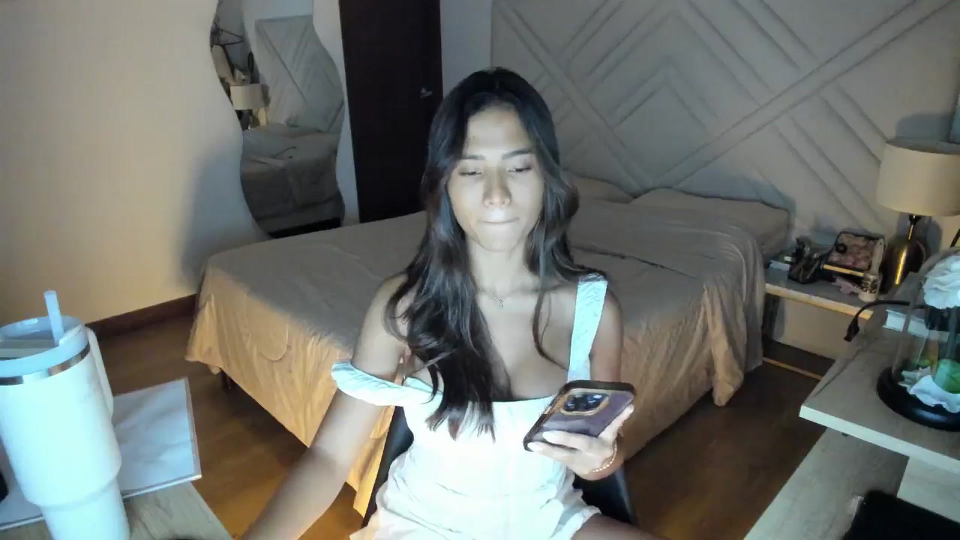 Gallery image thumbnail from Missabyy's myfreecams stream on, 04/12/2025, 01:53 image 19 of 20