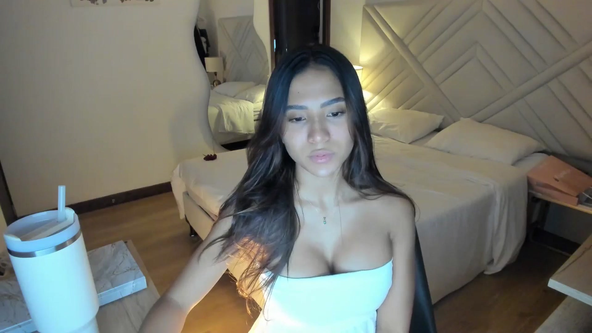 Gallery image thumbnail from Missabyy's myfreecams stream on, 06/12/2025, 02:48 image 6 of 20