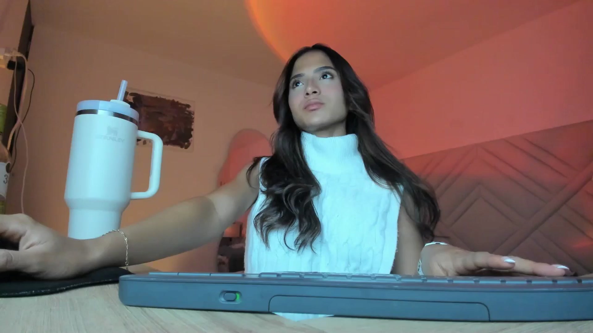 Gallery image thumbnail from Missabyy's myfreecams stream on, 06/16/2025, 24:02 image 19 of 20