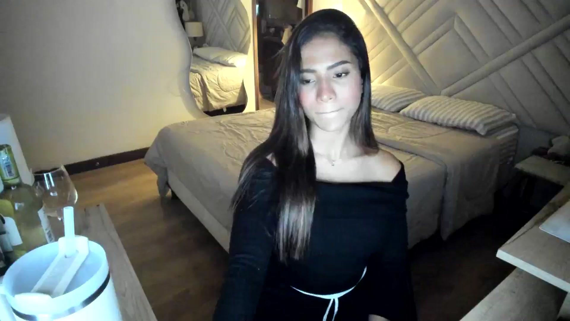 Gallery image thumbnail from Missabyy's myfreecams stream on, 07/27/2025, 24:33 image 18 of 20