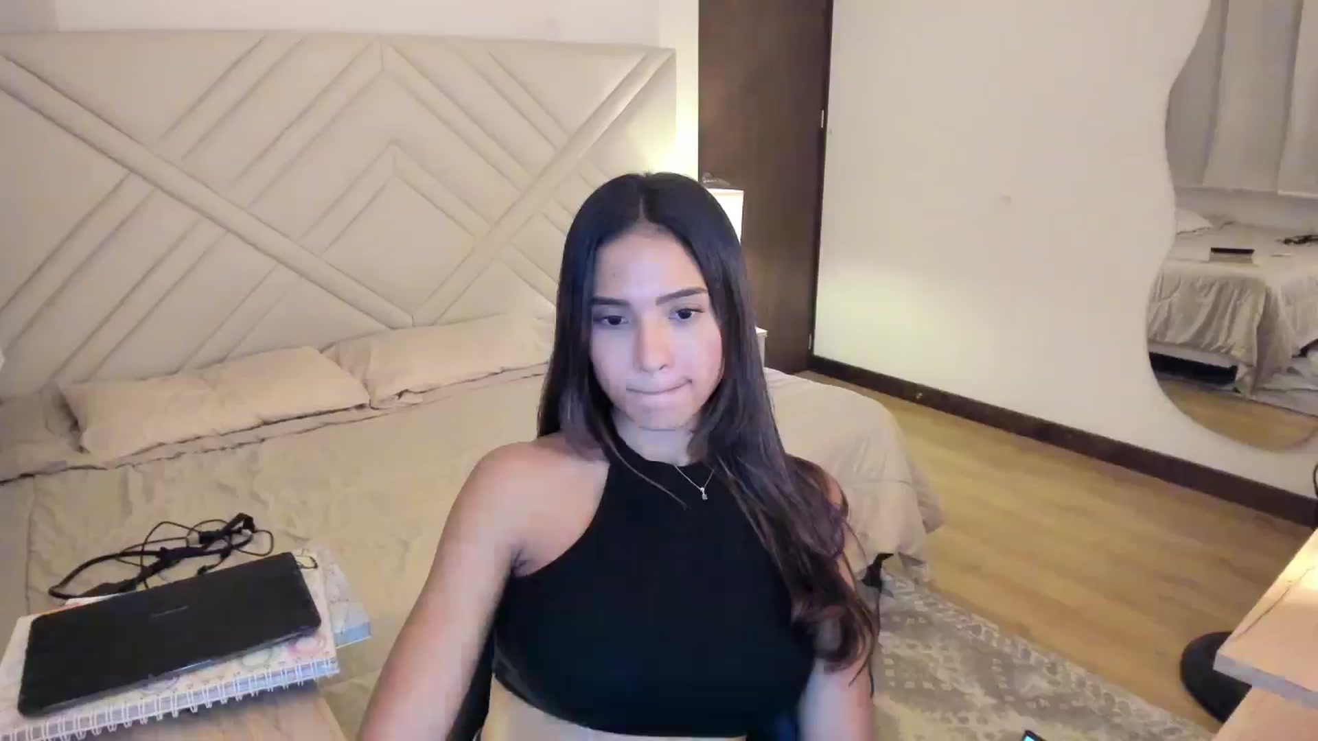 Gallery image thumbnail from Missabyy's myfreecams stream on, 08/12/2025, 23:52 image 17 of 20