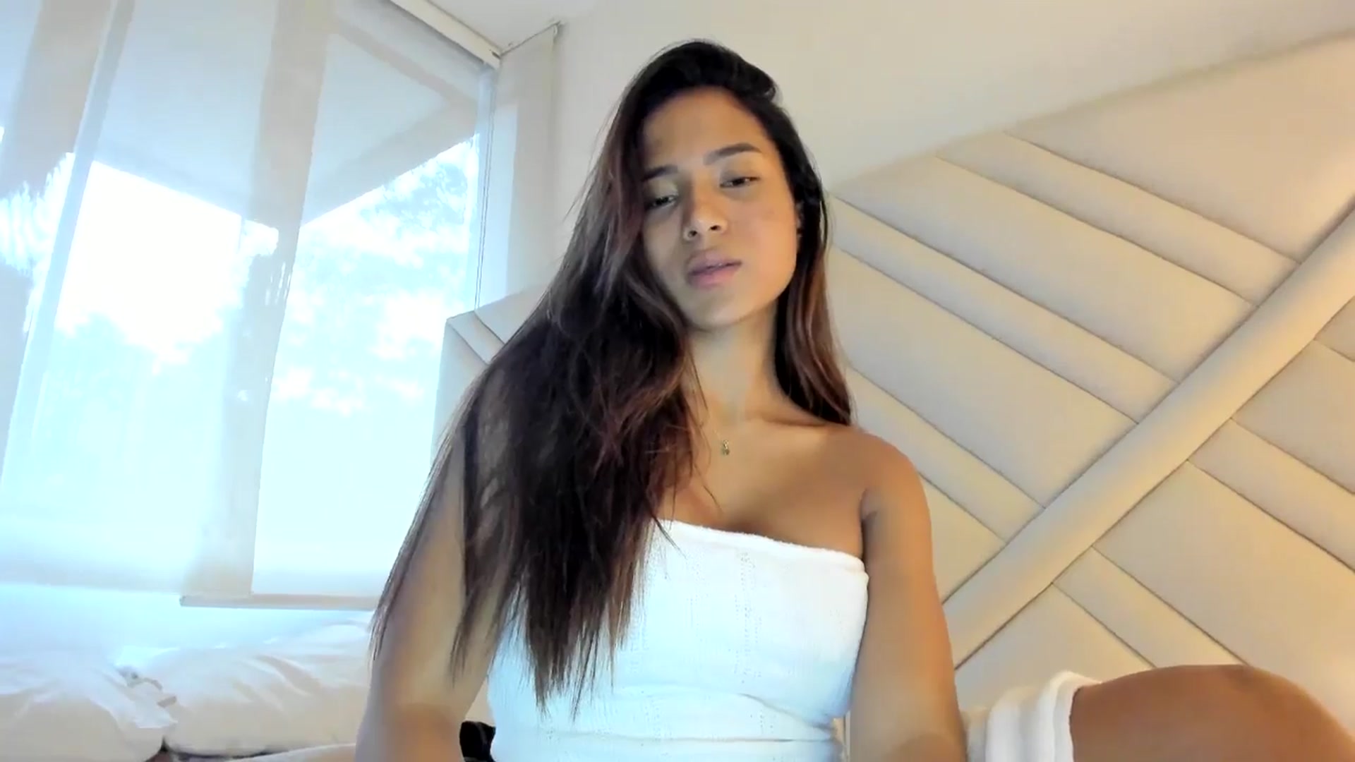 Gallery image thumbnail from Missabyy's myfreecams stream on, 08/26/2025, 22:58 image 15 of 20