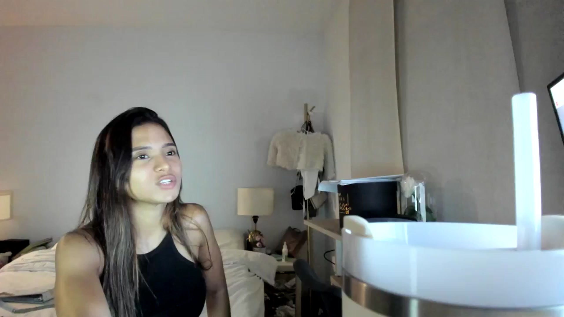 Gallery image thumbnail from Missabyy's myfreecams stream on, 10/28/2025, 24:52 image 16 of 20
