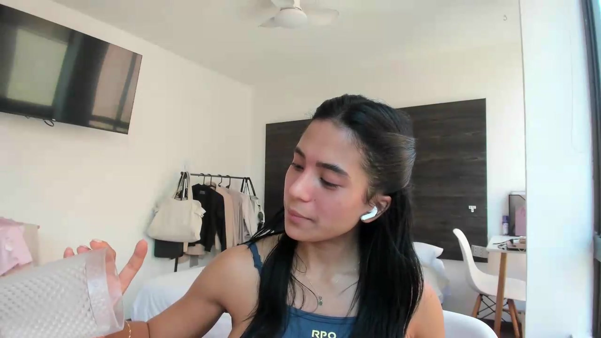Gallery image thumbnail from Missabyy's myfreecams stream on, 06/24/2026, 18:42 image 13 of 20