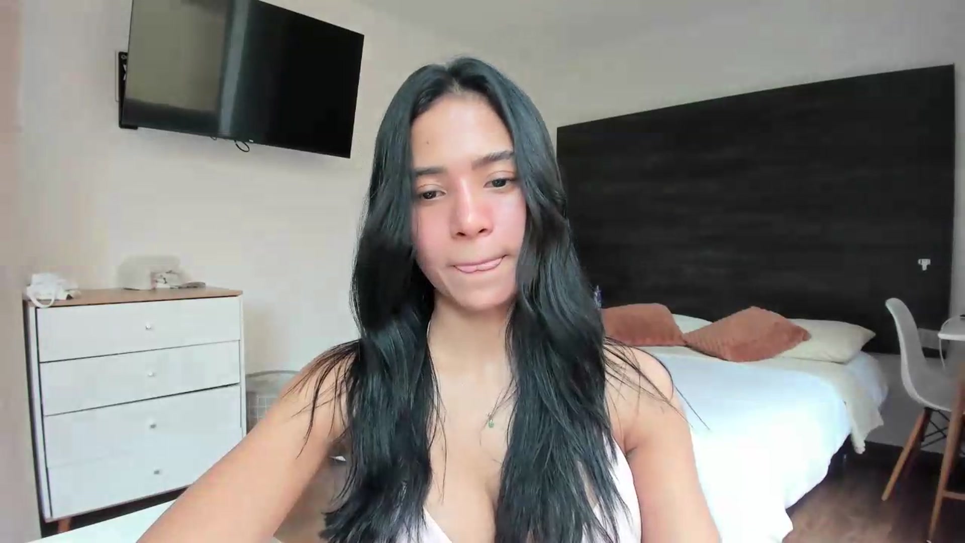 Gallery image thumbnail from Missabyy's myfreecams stream on, 06/26/2026, 16:51 image 13 of 20
