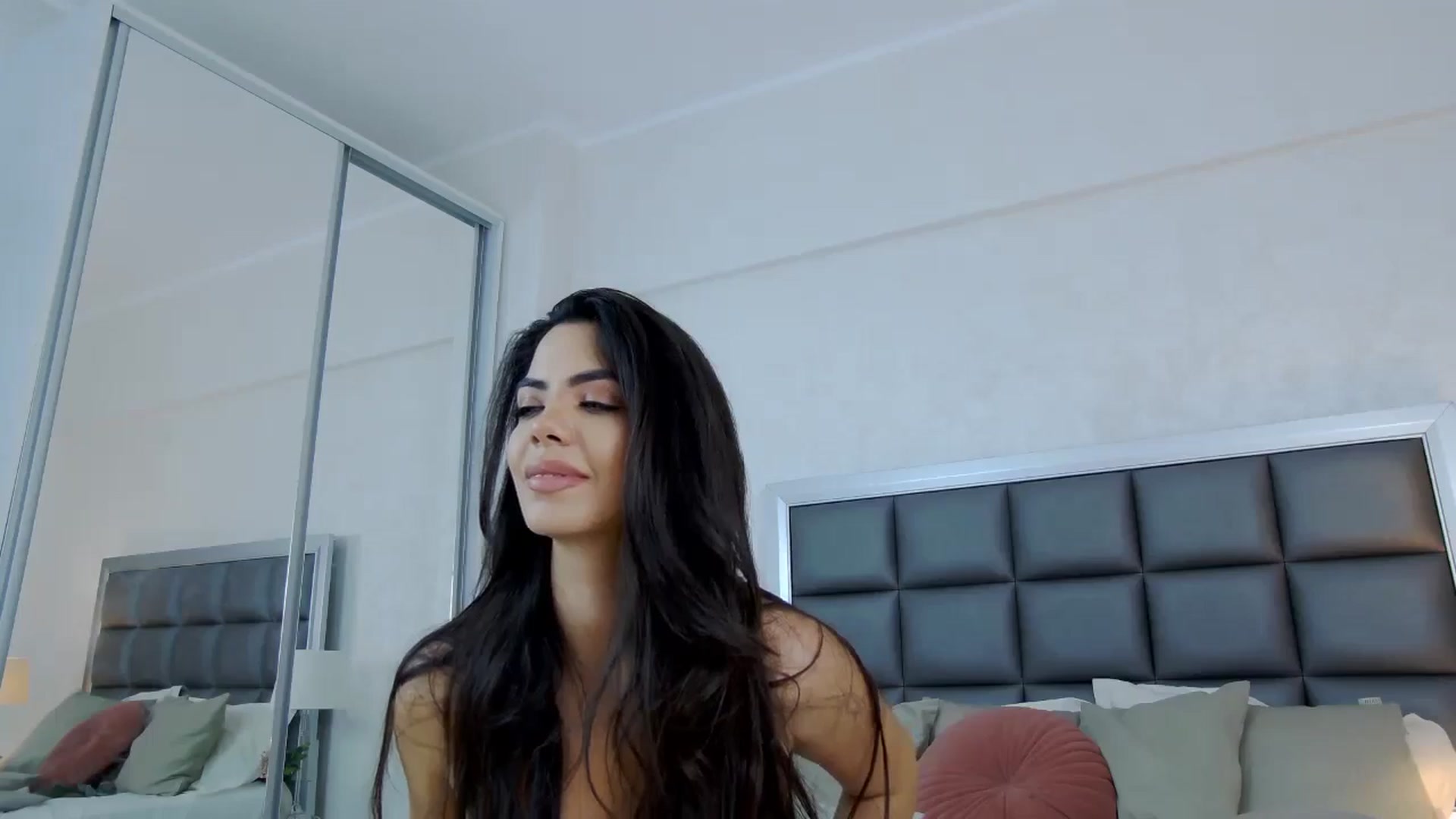 Gallery image thumbnail from Missangelin's myfreecams stream on, 10/20/2024, 15:52 image 5 of 20
