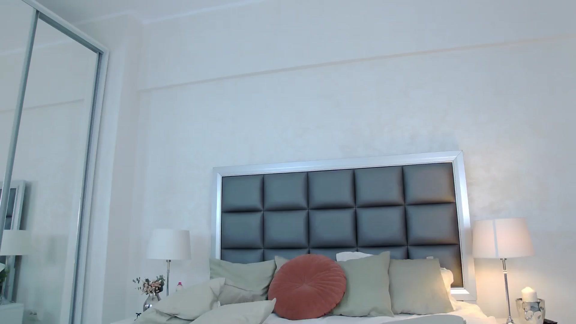 Gallery image thumbnail from Missangelin's myfreecams stream on, 11/17/2024, 17:45 image 15 of 20
