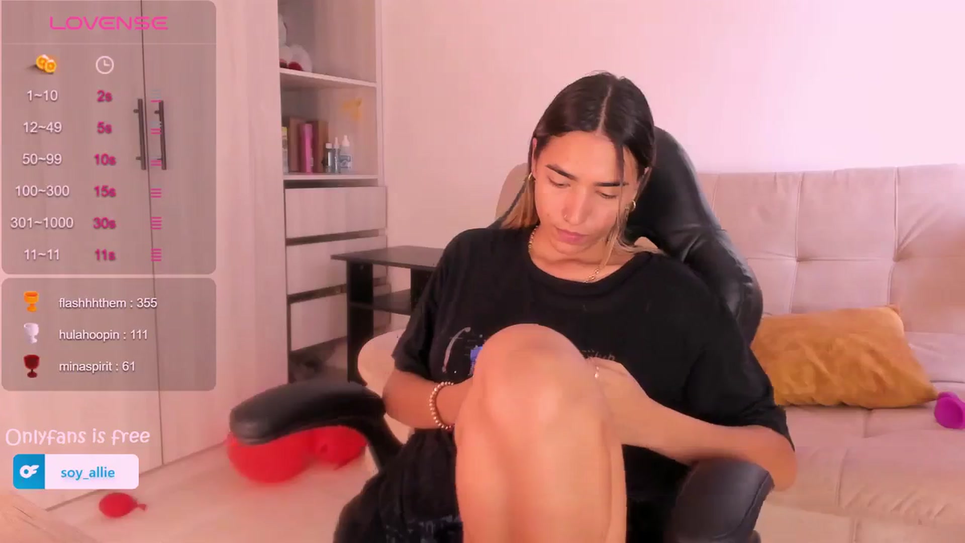 Gallery image thumbnail from Missbaby8's myfreecams stream on, 03/01/2024, 14:44 image 11 of 20