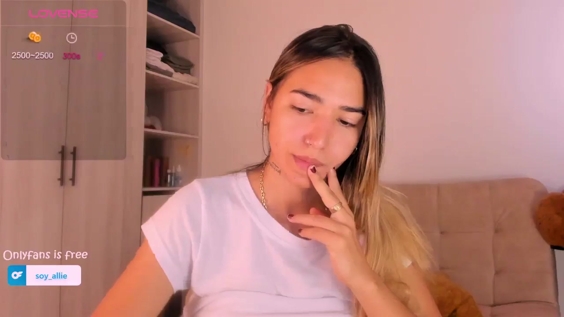 Gallery image thumbnail from Missbaby8's myfreecams stream on, 03/09/2024, 14:09 image 6 of 20