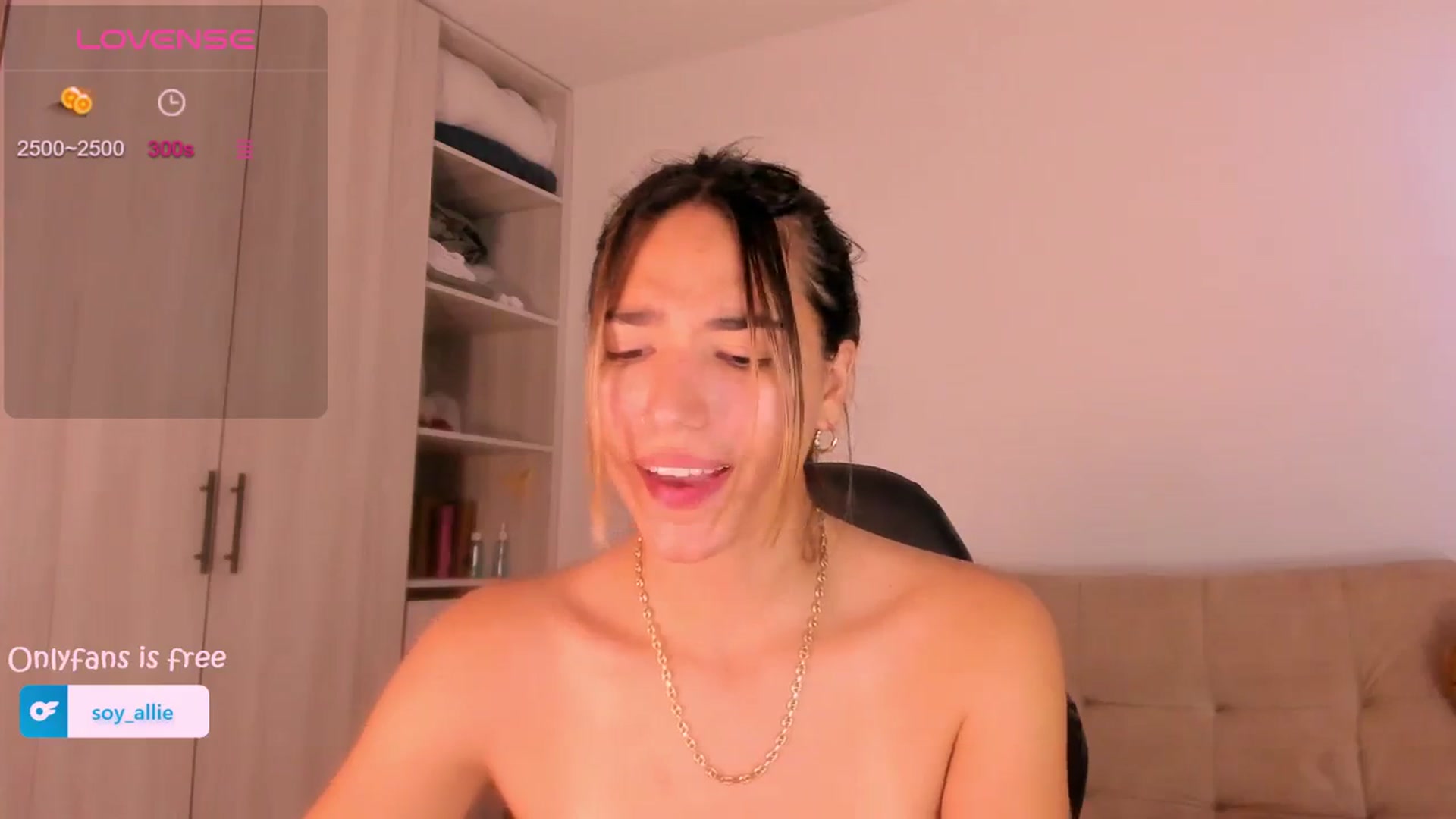 Gallery image thumbnail from Missbaby8's myfreecams stream on, 03/27/2024, 14:10 image 7 of 20