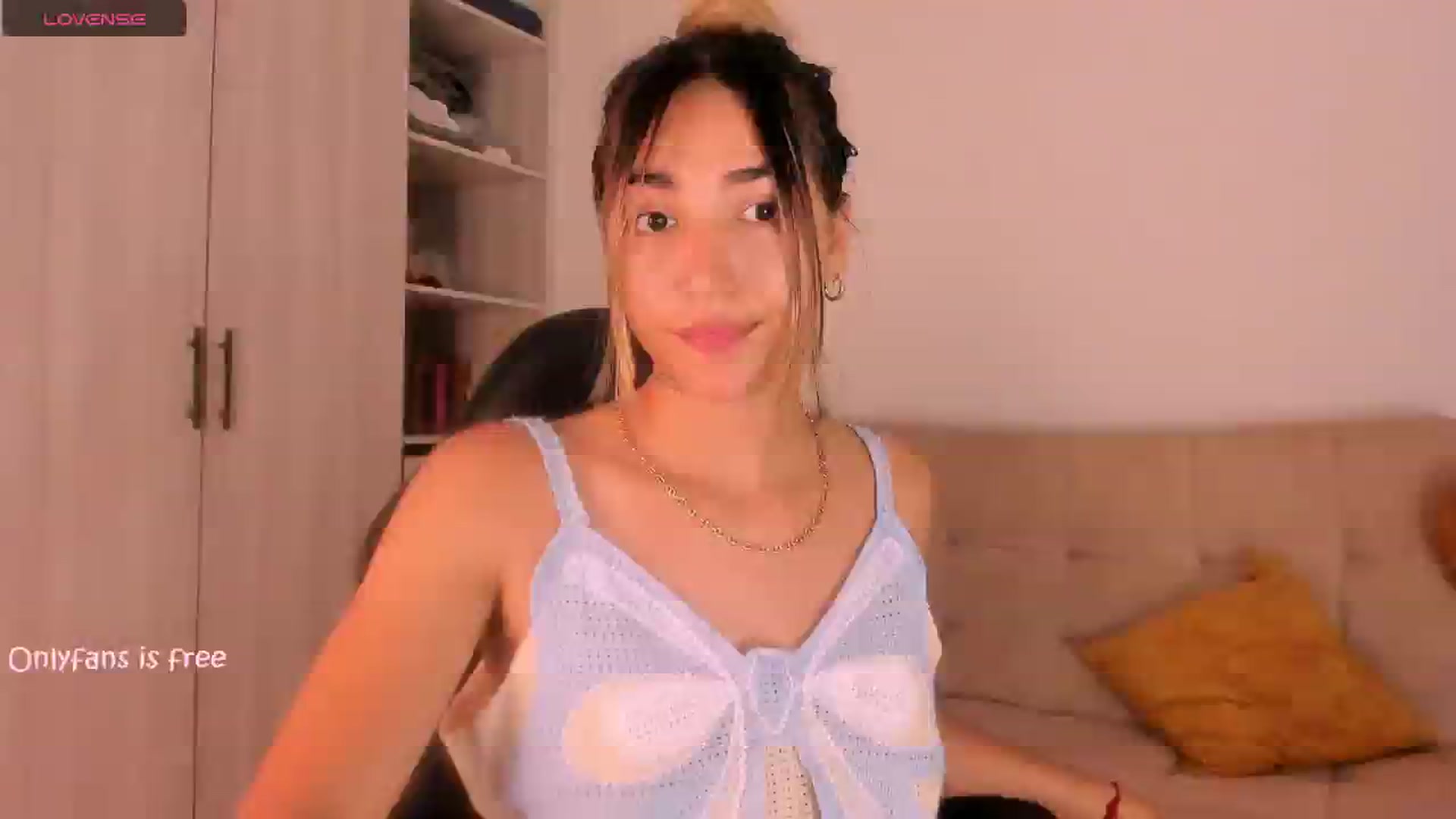 Gallery image thumbnail from Missbaby8's myfreecams stream on, 04/01/2024, 23:07 image 1 of 20