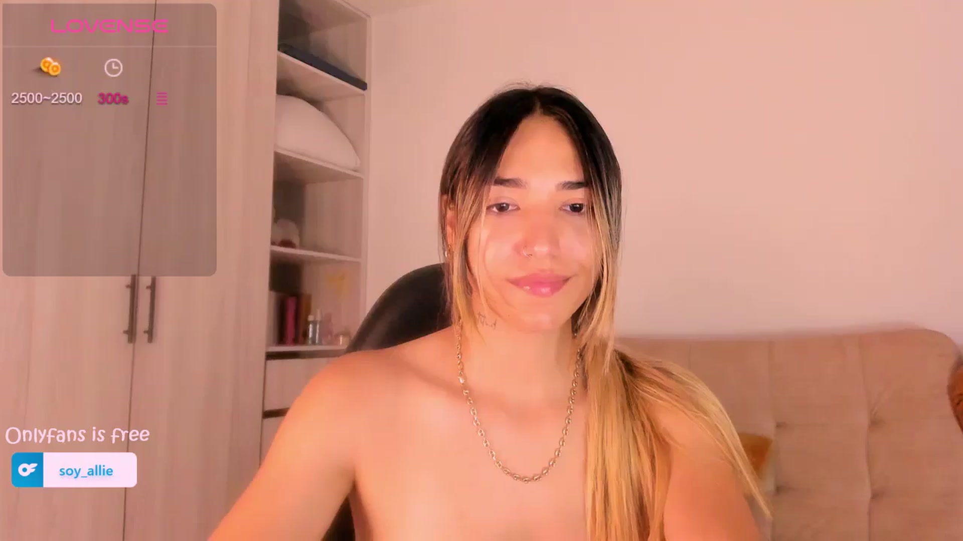 Gallery image thumbnail from Missbaby8's myfreecams stream on, 04/28/2024, 23:21 image 2 of 20