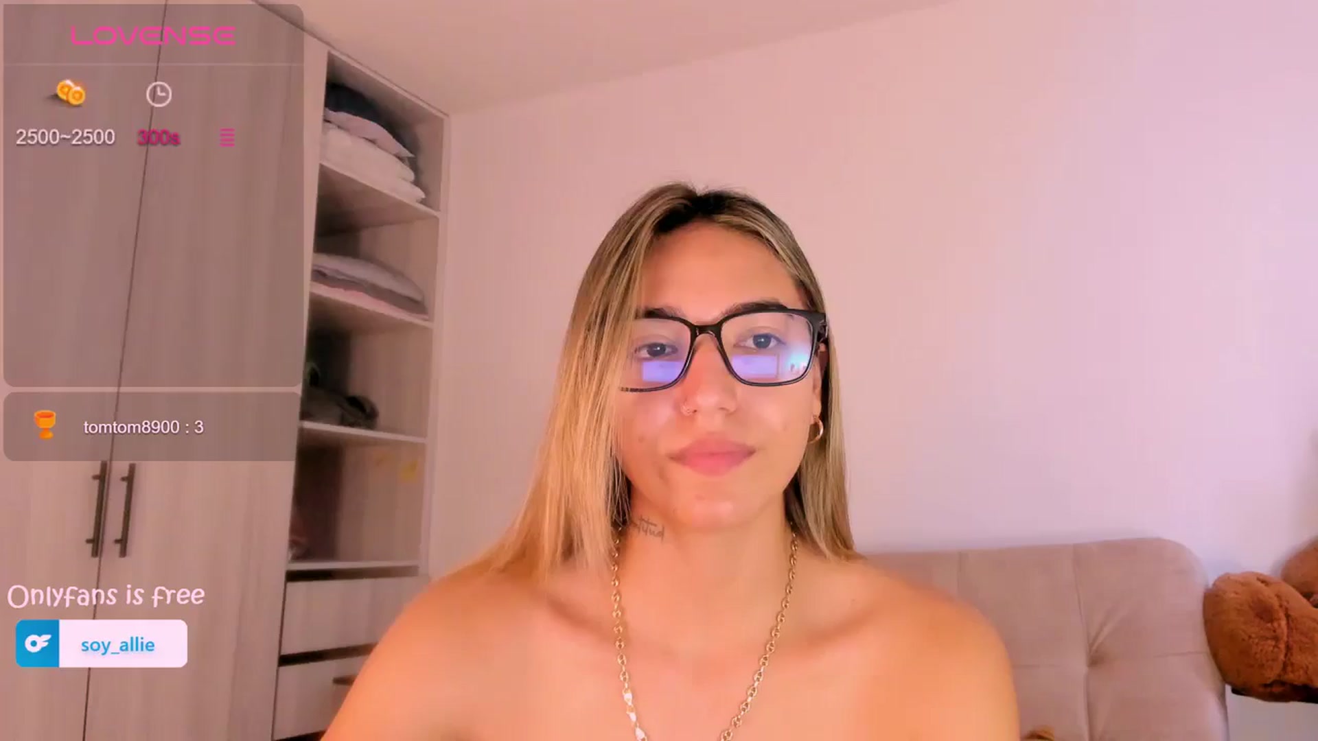 Gallery image thumbnail from Missbaby8's myfreecams stream on, 05/25/2024, 12:39 image 9 of 20