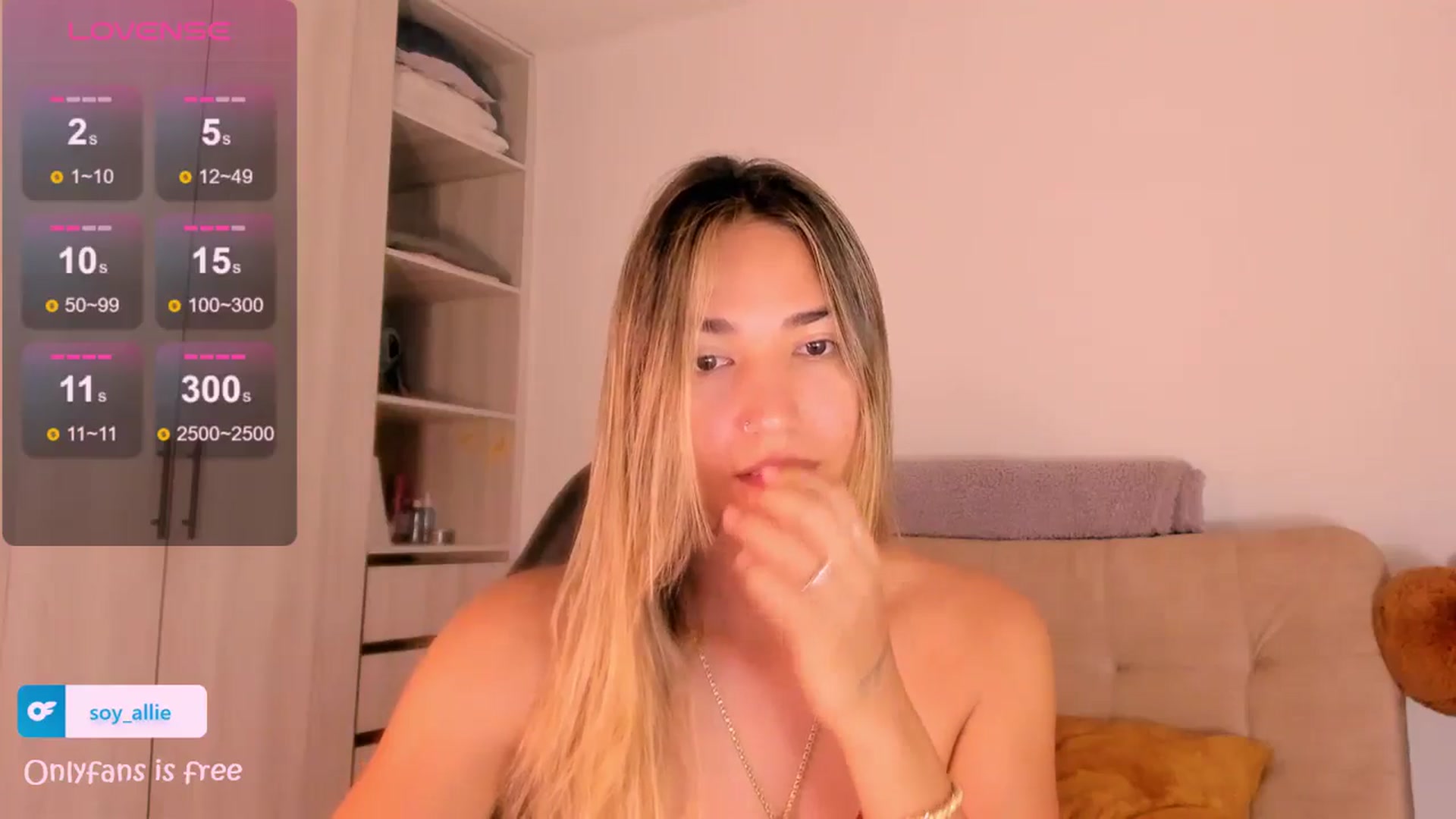 Gallery image thumbnail from Missbaby8's myfreecams stream on, 07/05/2024, 12:53 image 3 of 20