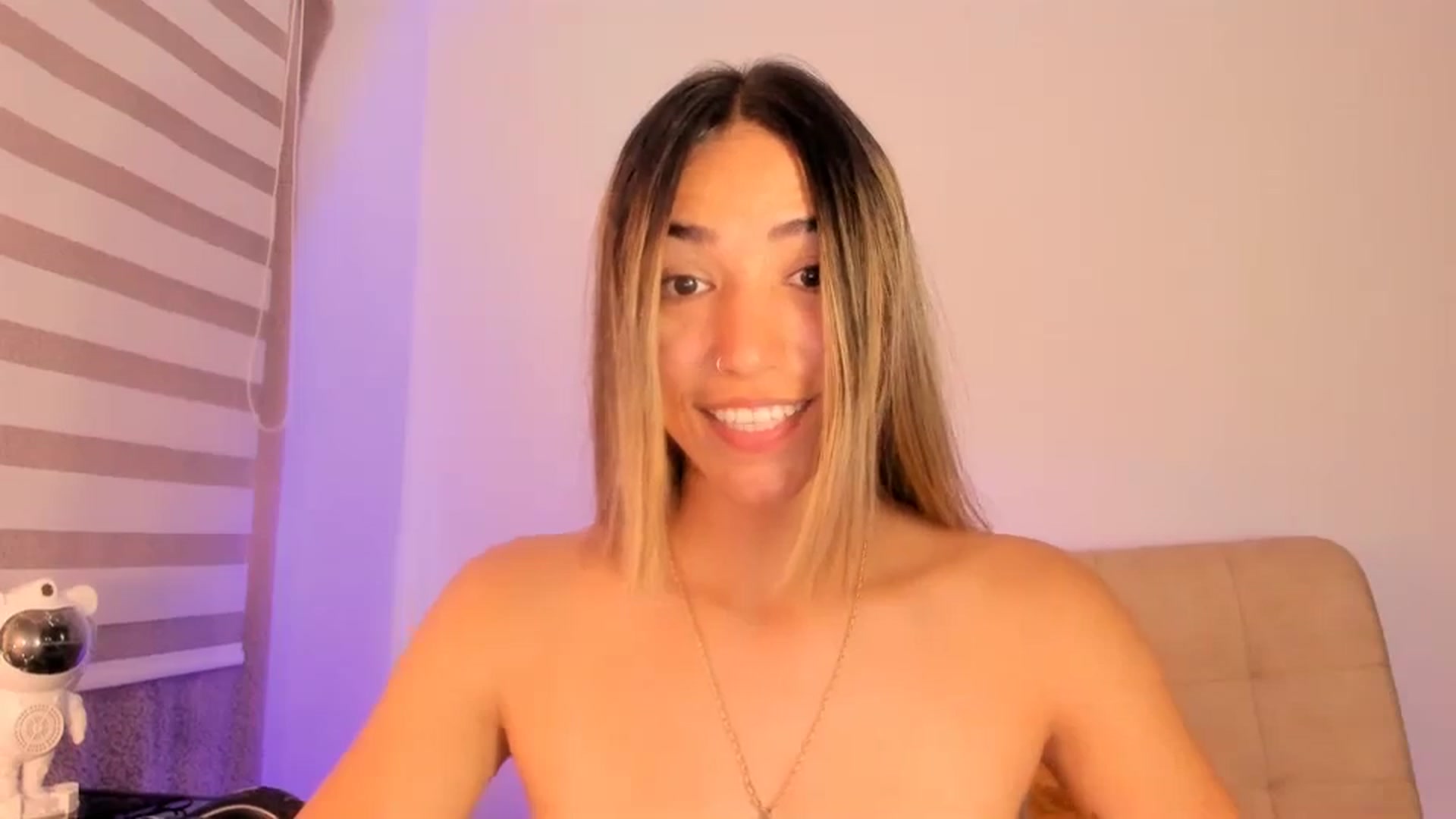 Gallery image thumbnail from Missbaby8's myfreecams stream on, 11/16/2024, 14:00 image 14 of 20