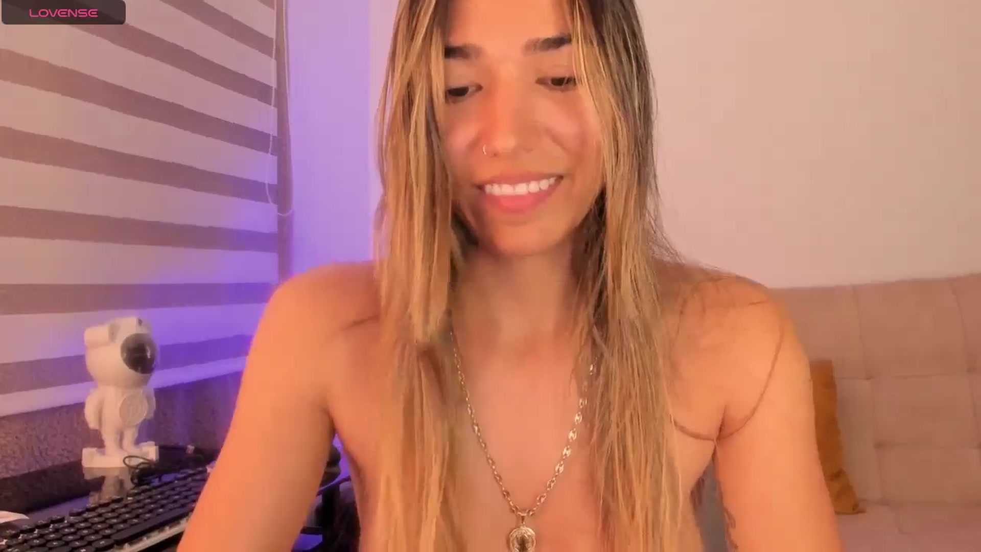 Gallery image thumbnail from Missbaby8's myfreecams stream on, 11/27/2024, 14:37 image 5 of 20