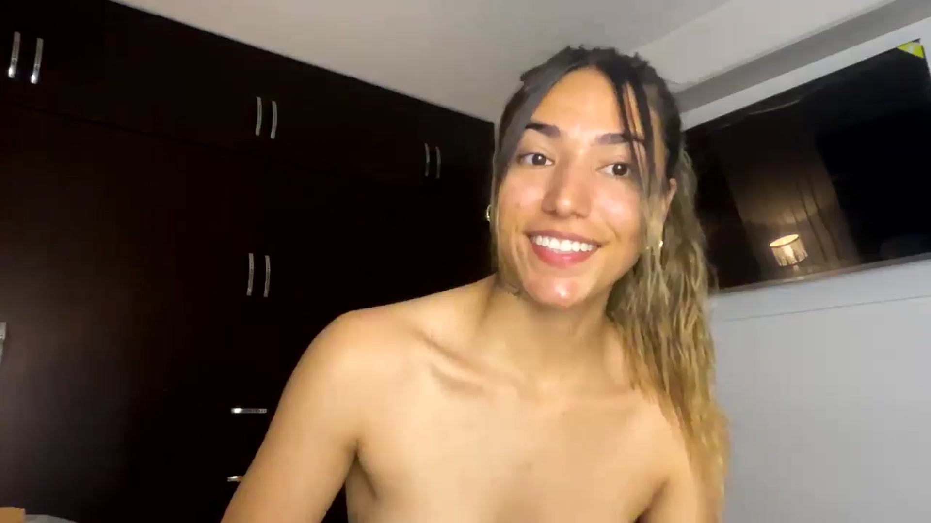 Gallery image thumbnail from Missbaby8's myfreecams stream on, 03/18/2025, 13:09 image 6 of 20