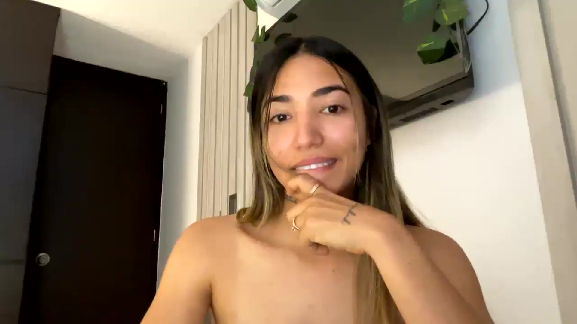 Gallery image thumbnail from Missbaby8's myfreecams stream on, 03/19/2025, 12:12 image 9 of 20
