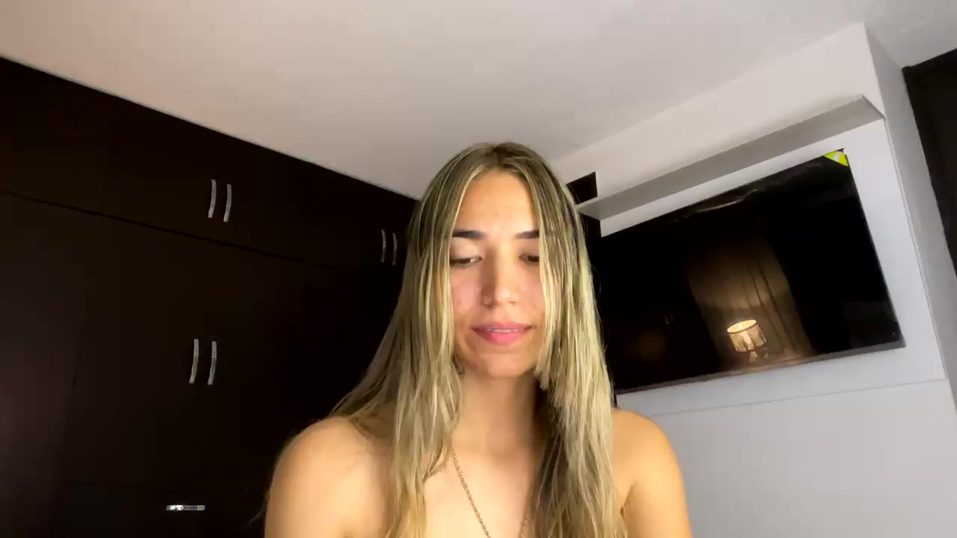 Gallery image thumbnail from Missbaby8's myfreecams stream on, 03/25/2025, 12:21 image 18 of 20