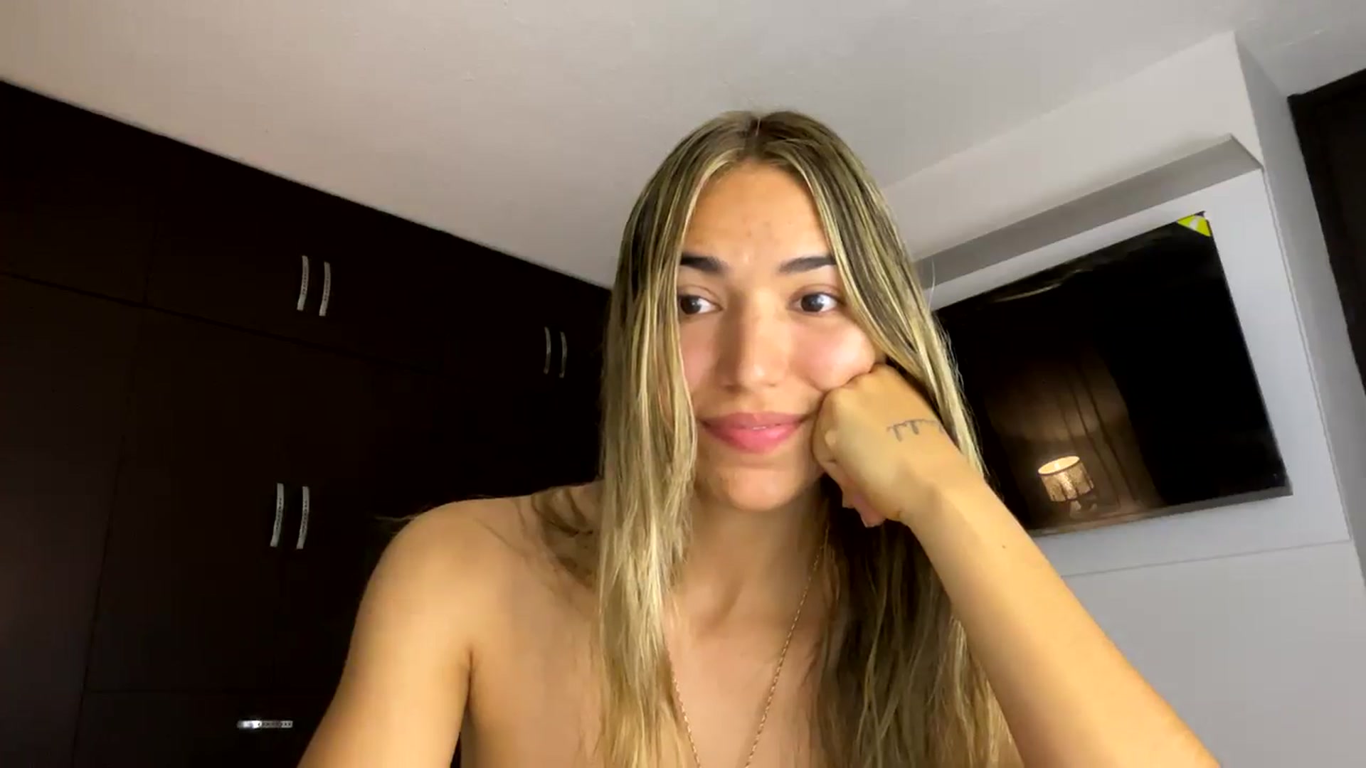 Gallery image thumbnail from Missbaby8's myfreecams stream on, 03/25/2025, 12:21 image 19 of 20