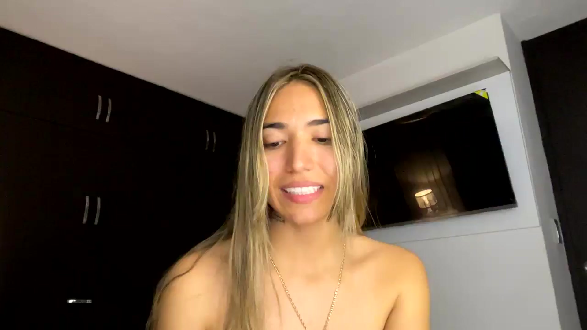 Gallery image thumbnail from Missbaby8's myfreecams stream on, 03/25/2025, 12:48 image 12 of 20