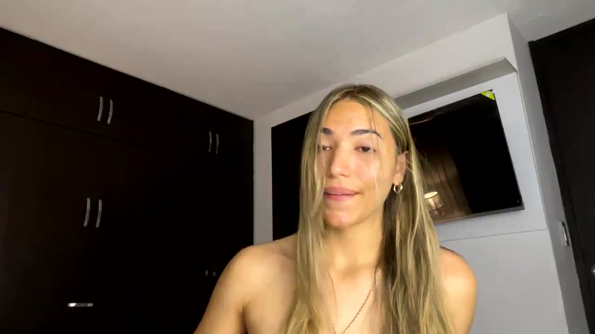 Gallery image thumbnail from Missbaby8's myfreecams stream on, 03/25/2025, 12:48 image 19 of 20