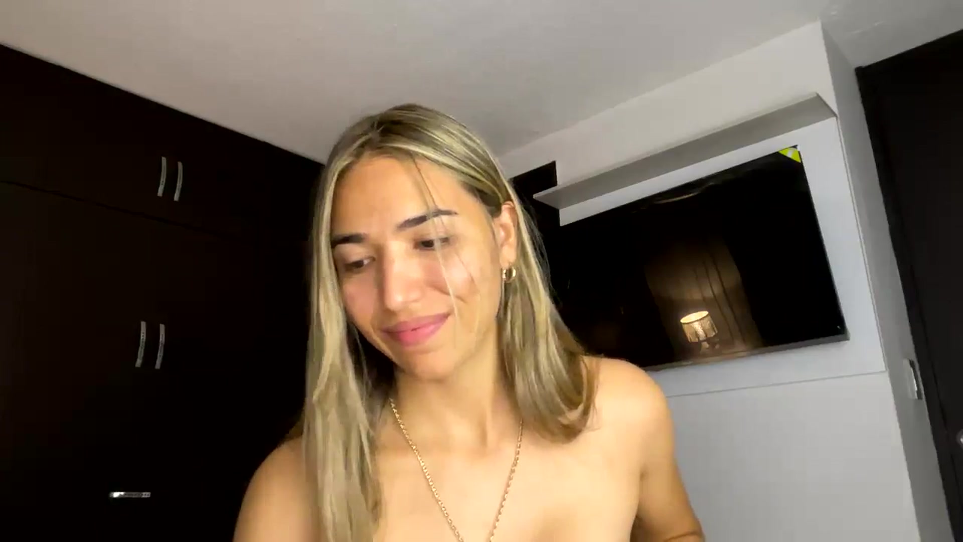 Gallery image thumbnail from Missbaby8's myfreecams stream on, 03/25/2025, 12:48 image 18 of 20