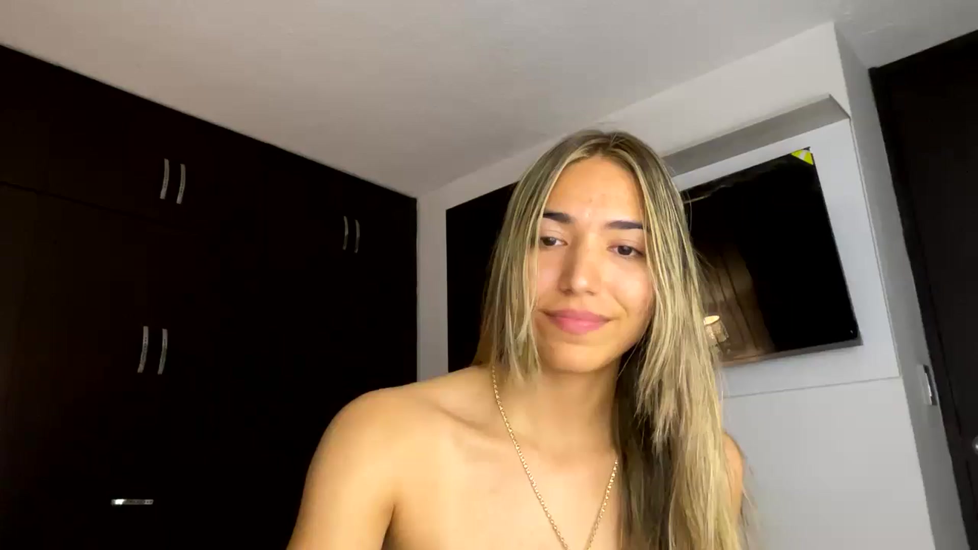 Gallery image thumbnail from Missbaby8's myfreecams stream on, 03/25/2025, 12:48 image 6 of 20