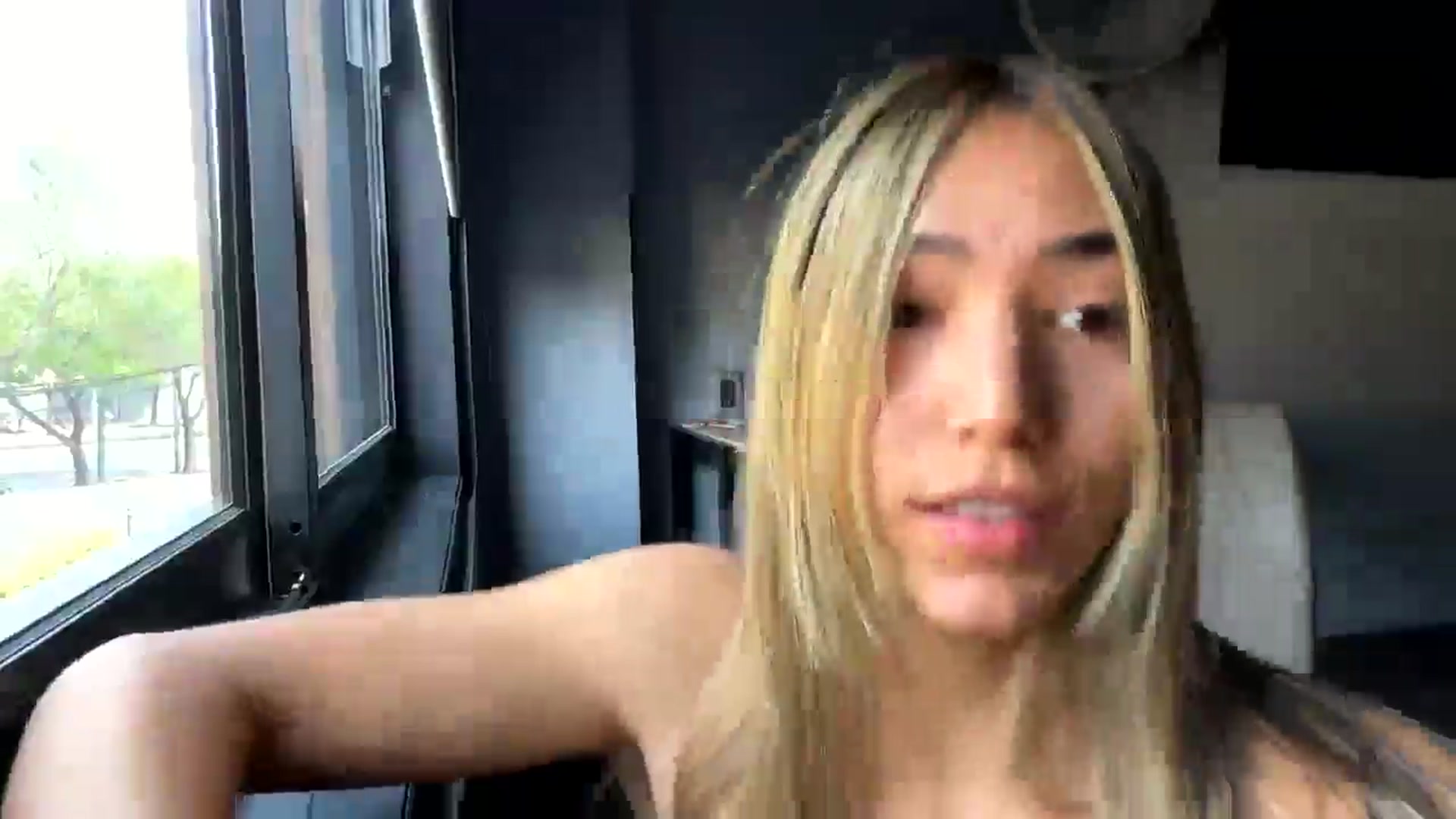 Gallery image thumbnail from Missbaby8's myfreecams stream on, 03/31/2025, 16:29 image 14 of 20