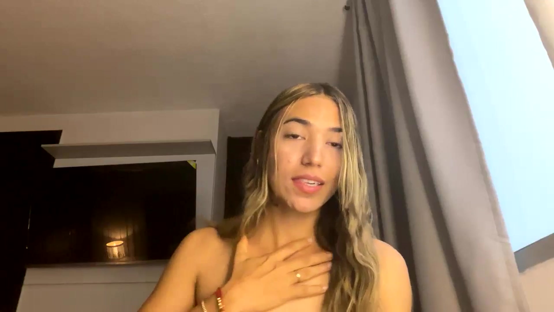 Gallery image thumbnail from Missbaby8's myfreecams stream on, 04/07/2025, 11:25 image 5 of 20