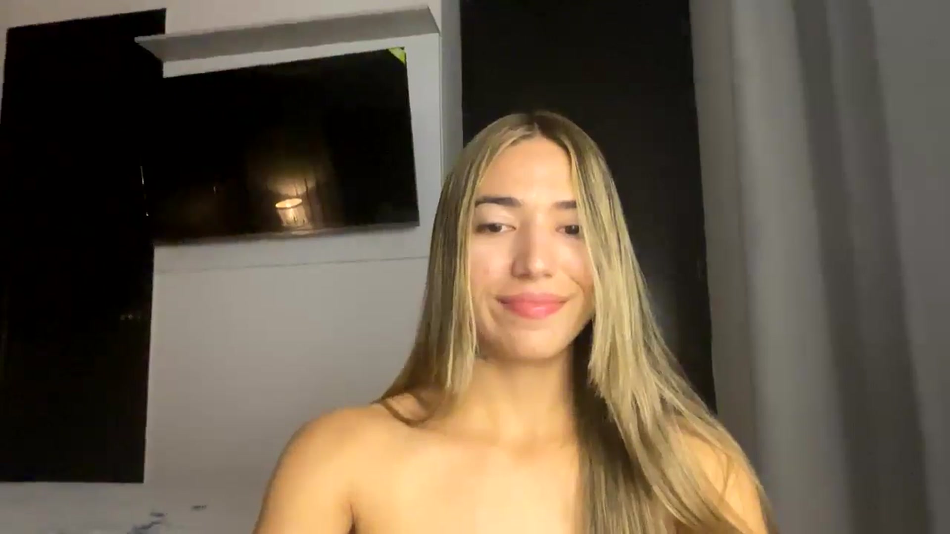 Gallery image thumbnail from Missbaby8's myfreecams stream on, 04/08/2025, 12:23 image 15 of 20