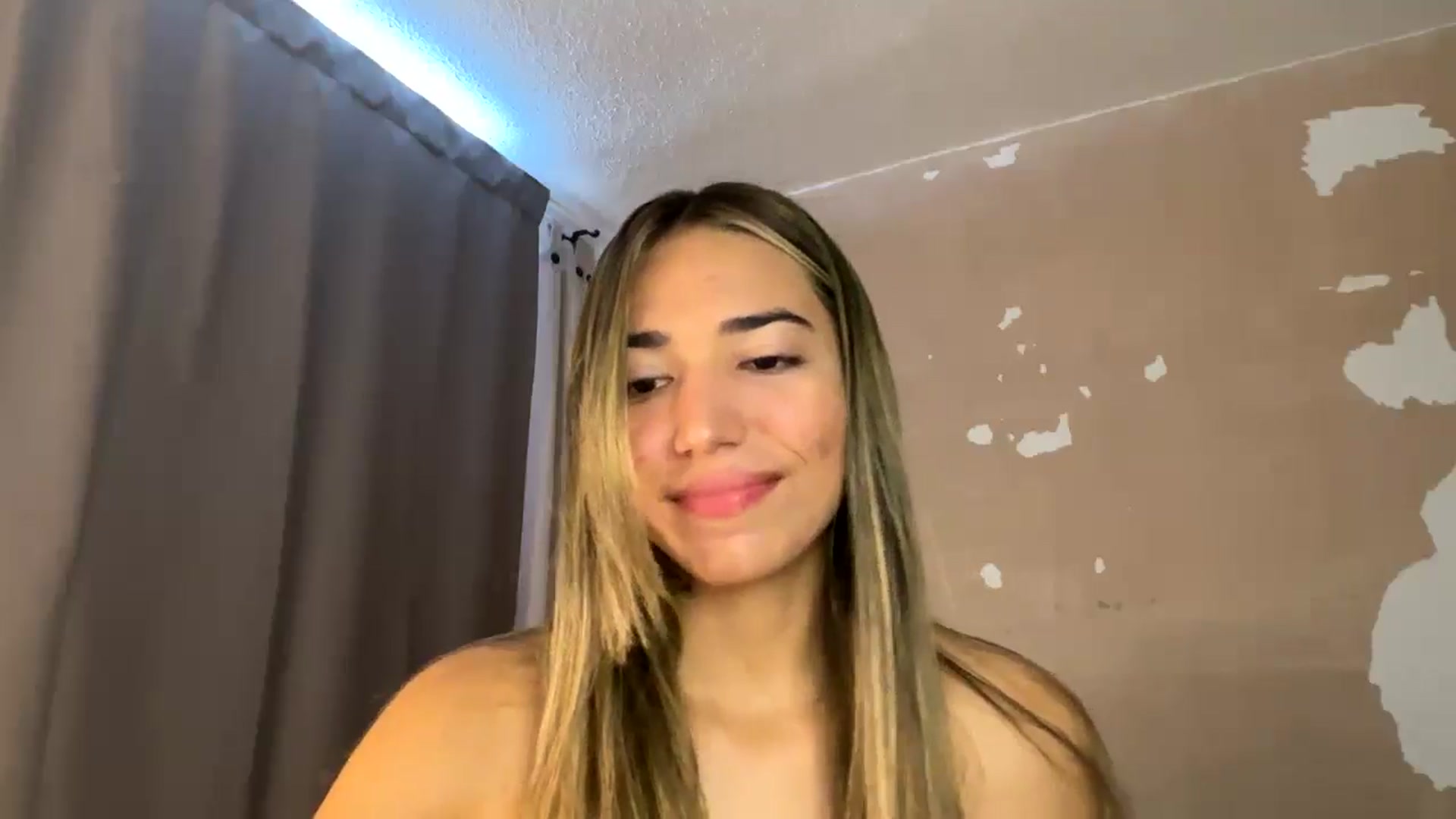 Gallery image thumbnail from Missbaby8's myfreecams stream on, 04/14/2025, 13:14 image 16 of 20