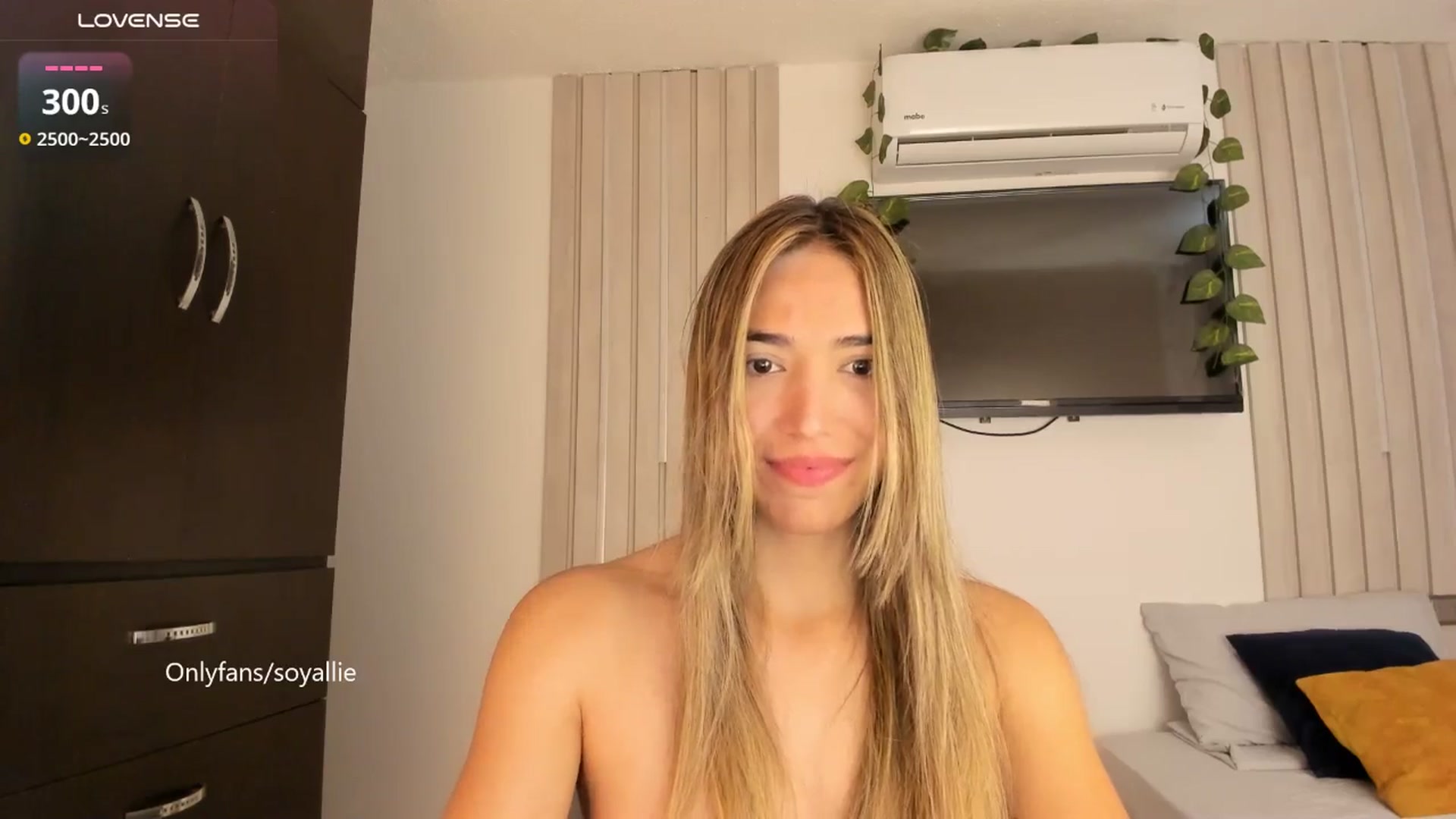 Gallery image thumbnail from Missbaby8's myfreecams stream on, 05/02/2025, 13:55 image 14 of 20
