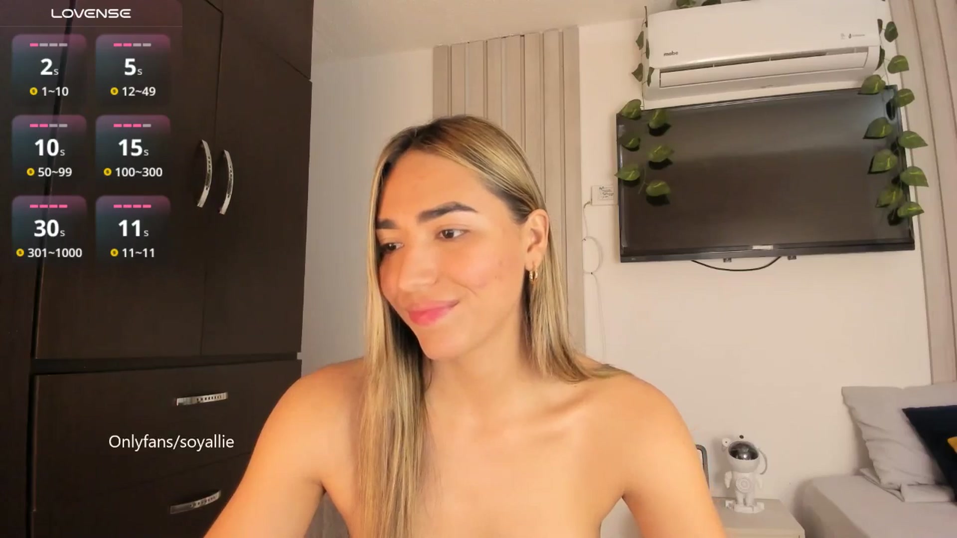 Gallery image thumbnail from Missbaby8's myfreecams stream on, 05/09/2025, 13:31 image 15 of 20
