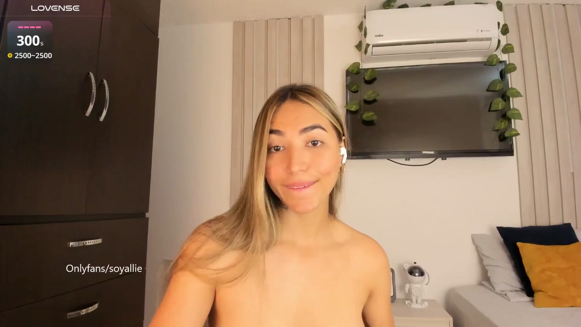 Gallery image thumbnail from Missbaby8's myfreecams stream on, 05/10/2025, 13:56 image 18 of 20