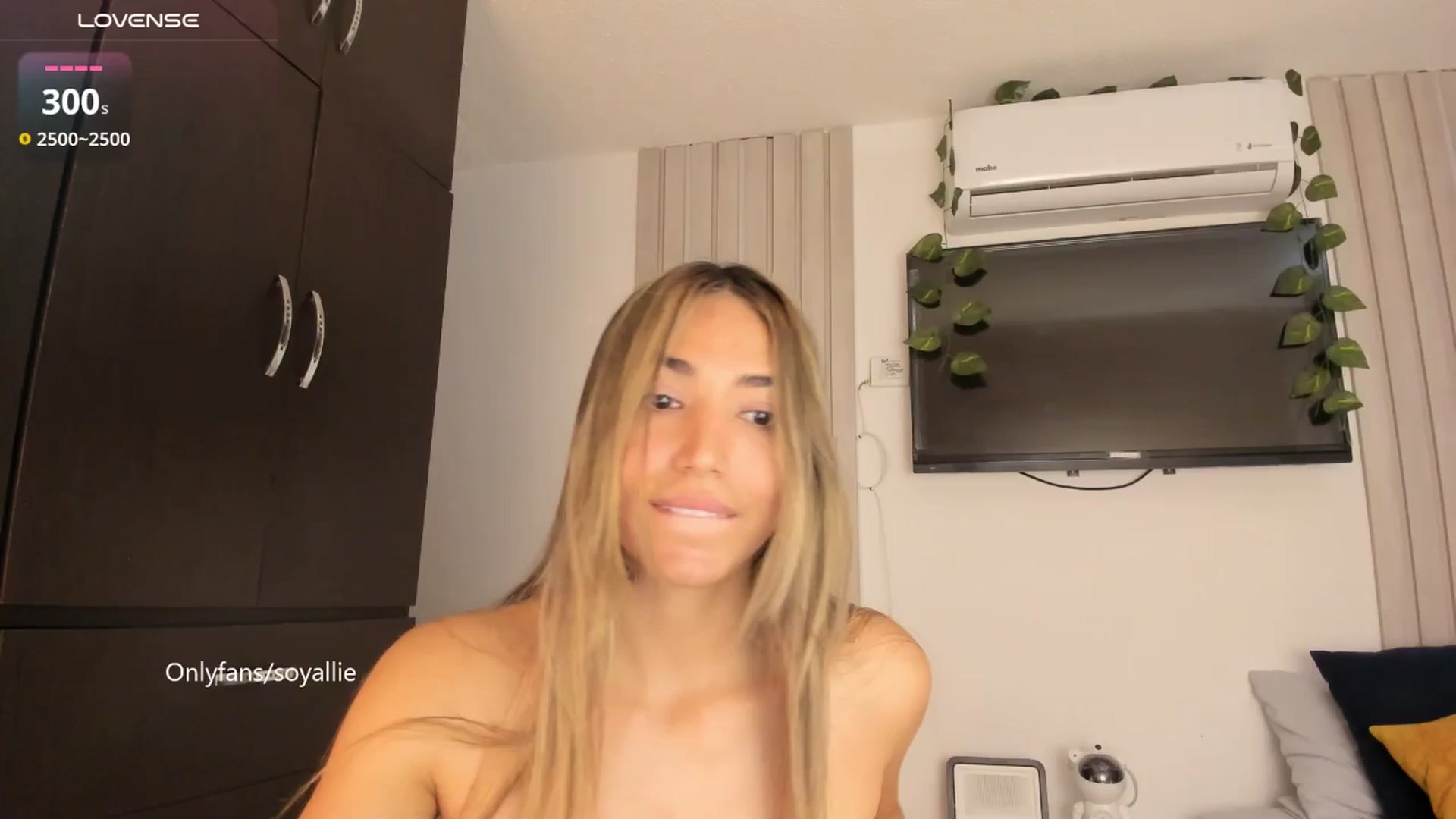 Gallery image thumbnail from Missbaby8's myfreecams stream on, 05/13/2025, 13:59 image 14 of 20