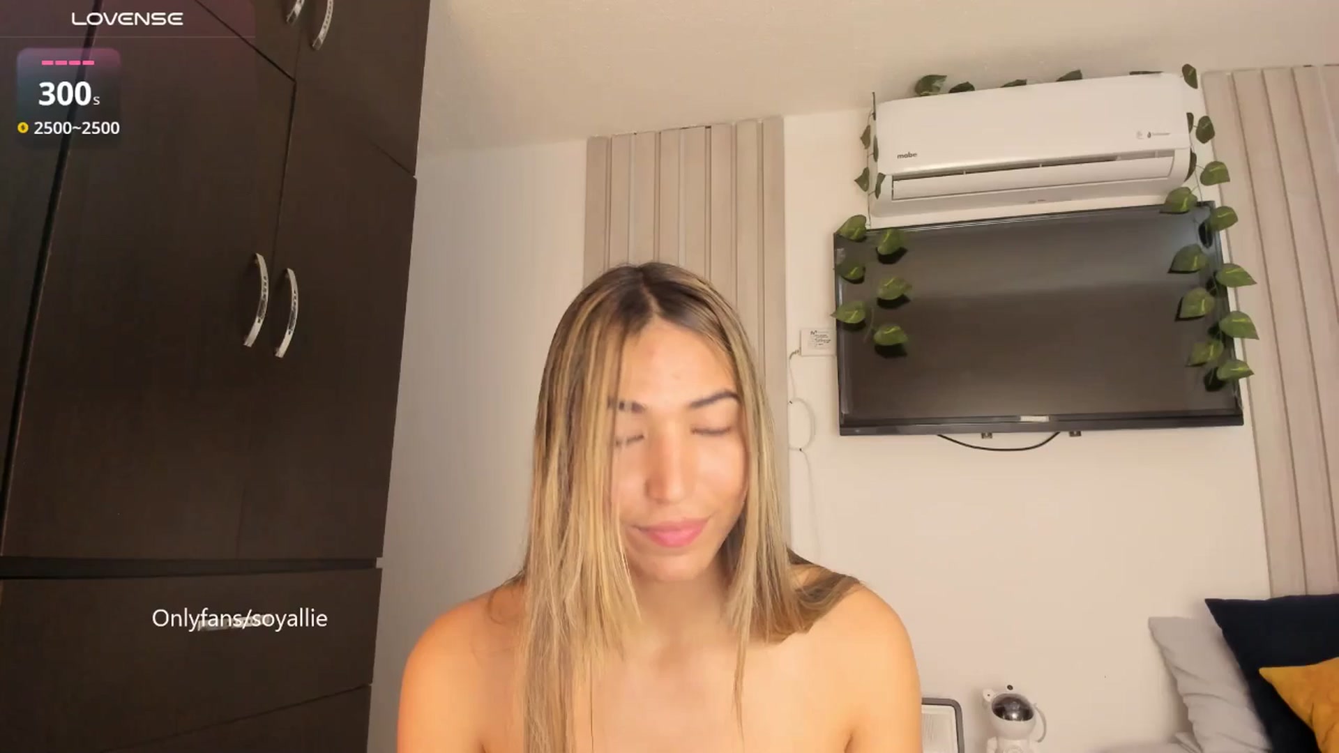 Gallery image thumbnail from Missbaby8's myfreecams stream on, 05/13/2025, 13:59 image 16 of 20
