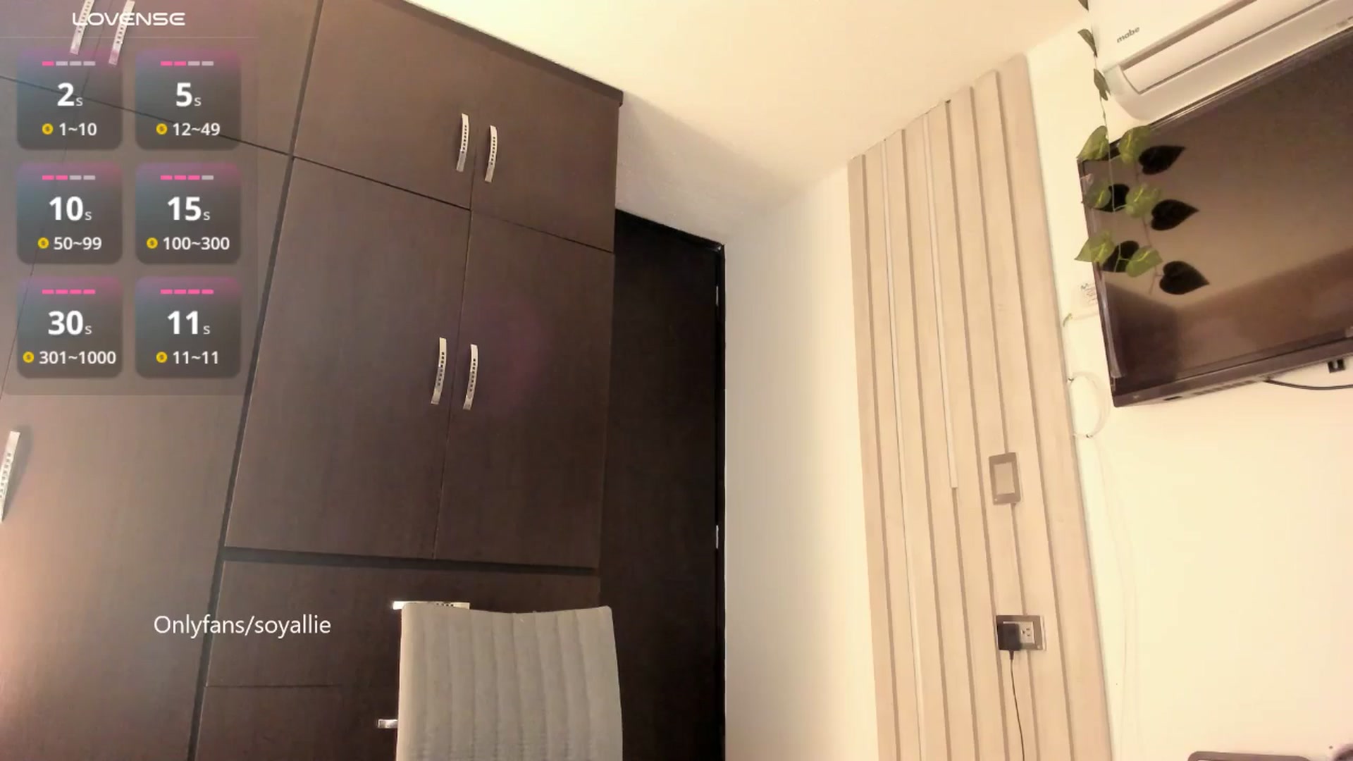 Gallery image thumbnail from Missbaby8's myfreecams stream on, 05/19/2025, 13:23 image 11 of 20