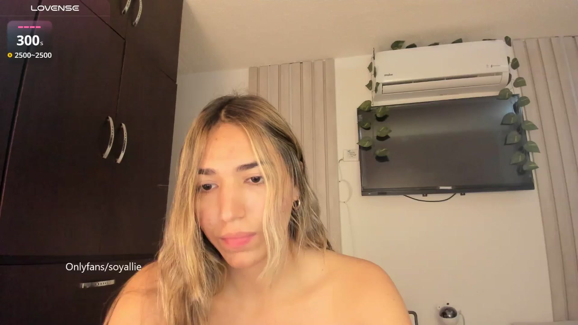 Gallery image thumbnail from Missbaby8's myfreecams stream on, 05/21/2025, 12:14 image 18 of 20