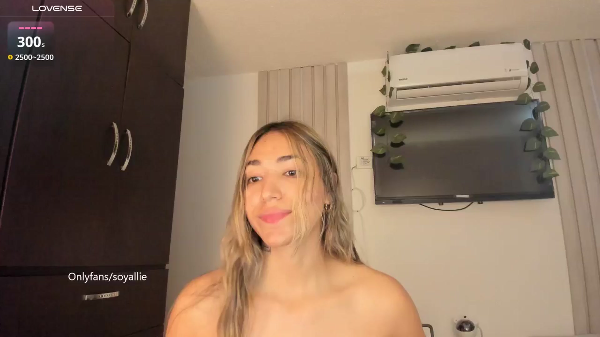 Gallery image thumbnail from Missbaby8's myfreecams stream on, 05/21/2025, 12:14 image 19 of 20