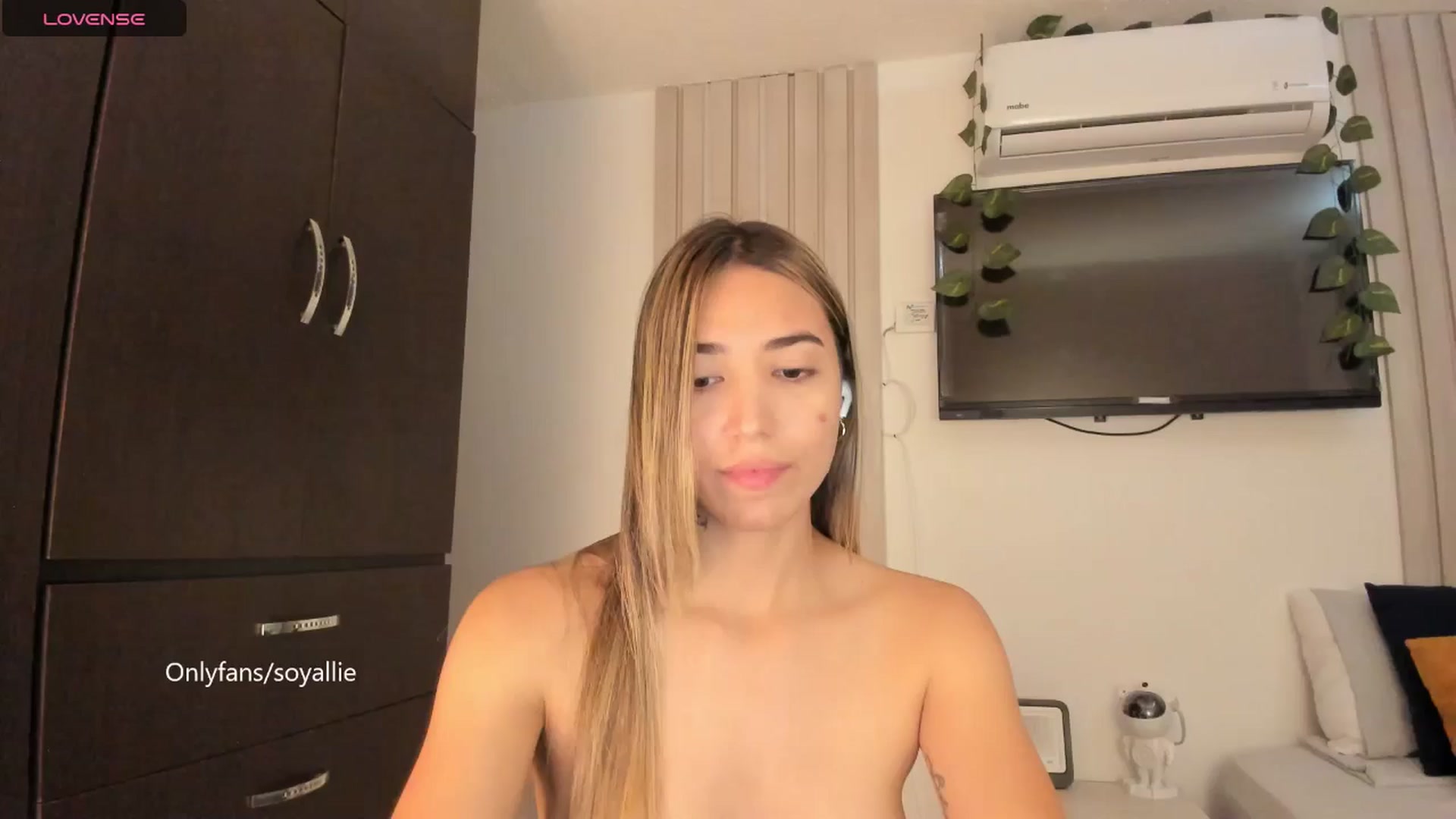 Gallery image thumbnail from Missbaby8's myfreecams stream on, 05/28/2025, 13:57 image 17 of 20