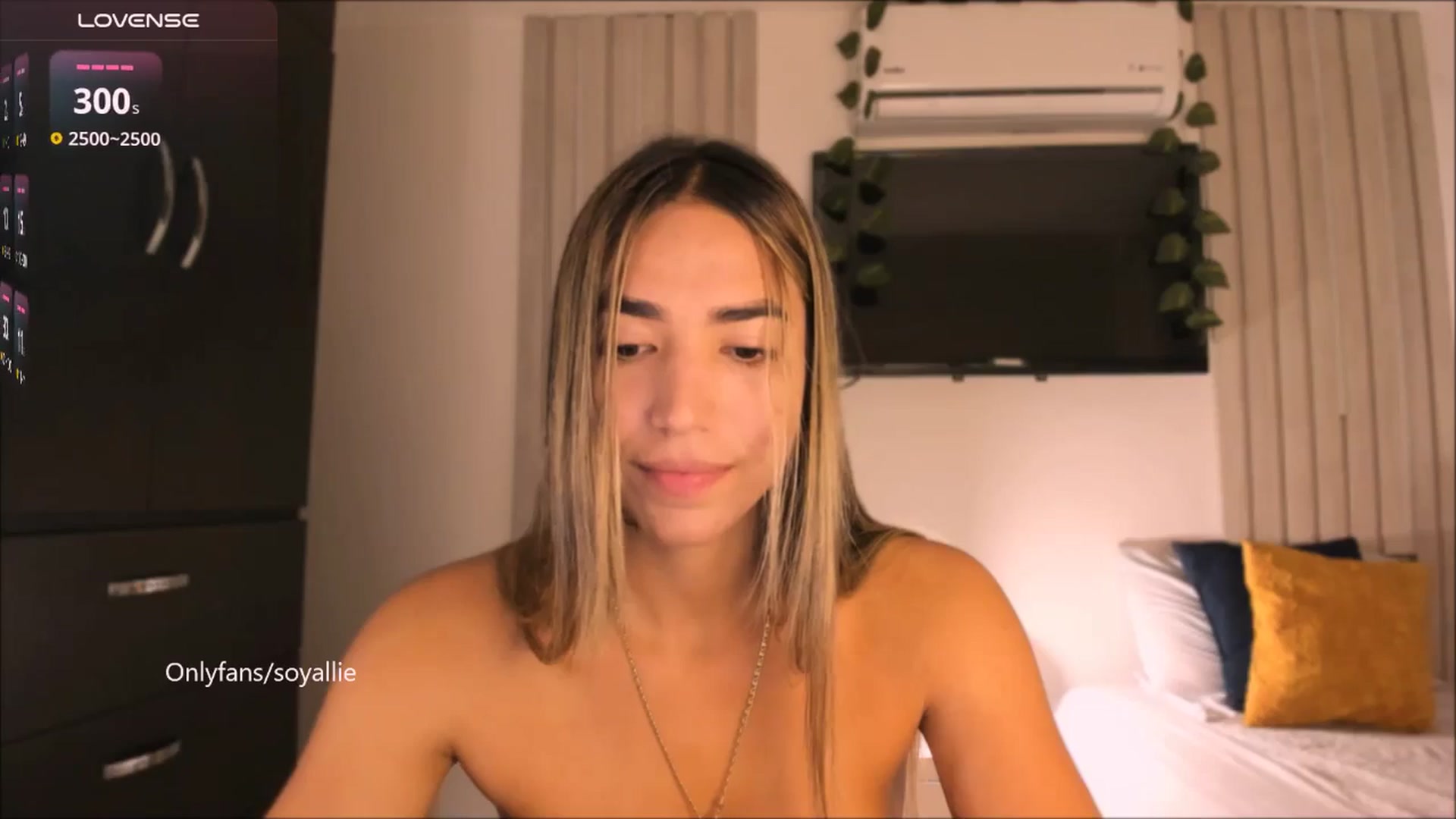 Gallery image thumbnail from Missbaby8's myfreecams stream on, 06/12/2025, 11:04 image 4 of 20
