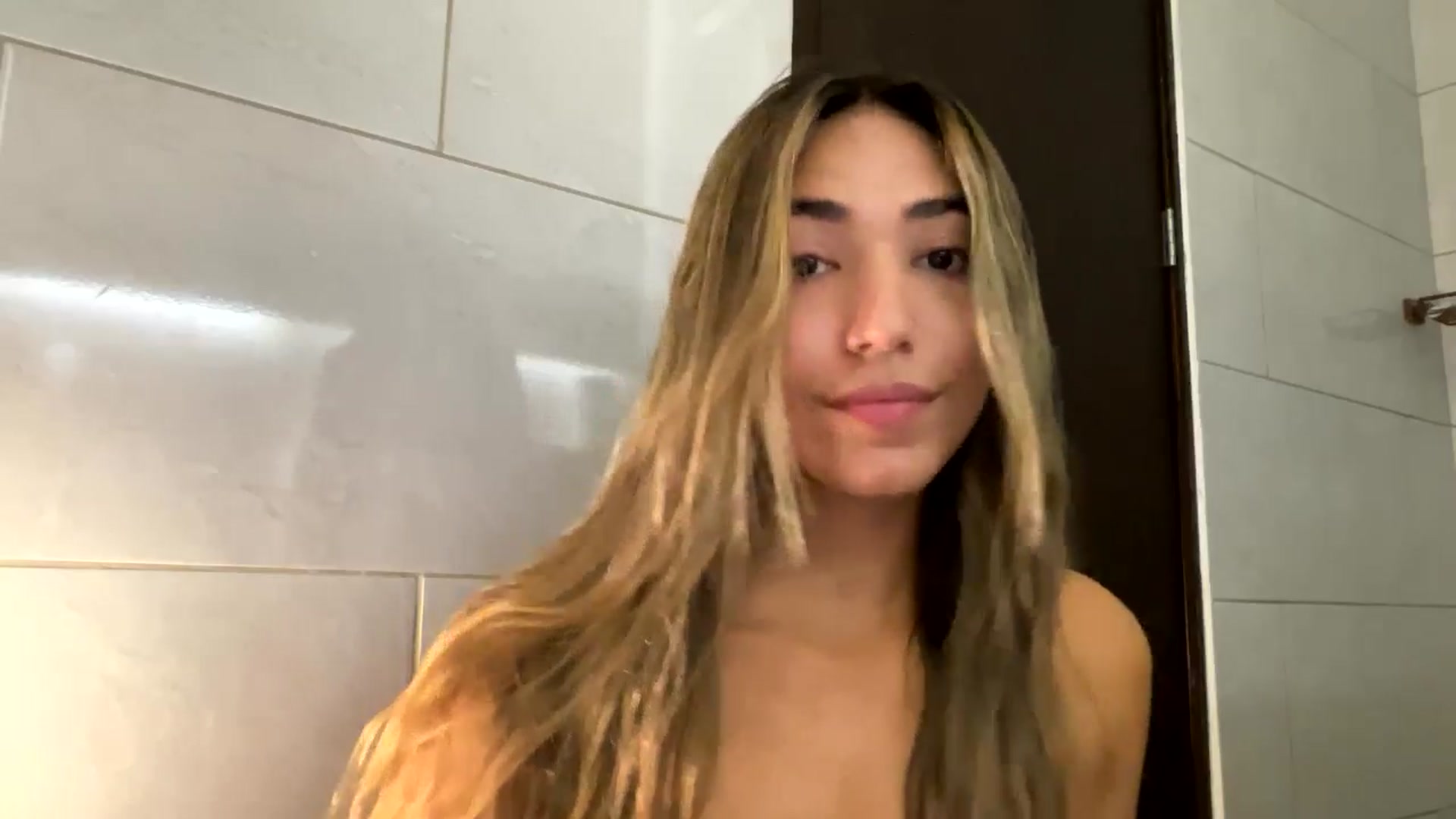 Gallery image thumbnail from Missbaby8's myfreecams stream on, 06/17/2025, 11:44 image 16 of 20