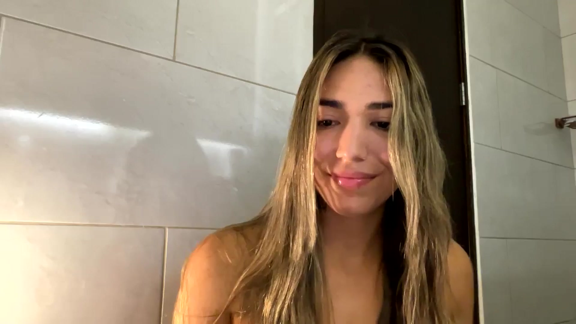 Gallery image thumbnail from Missbaby8's myfreecams stream on, 06/17/2025, 11:44 image 20 of 20