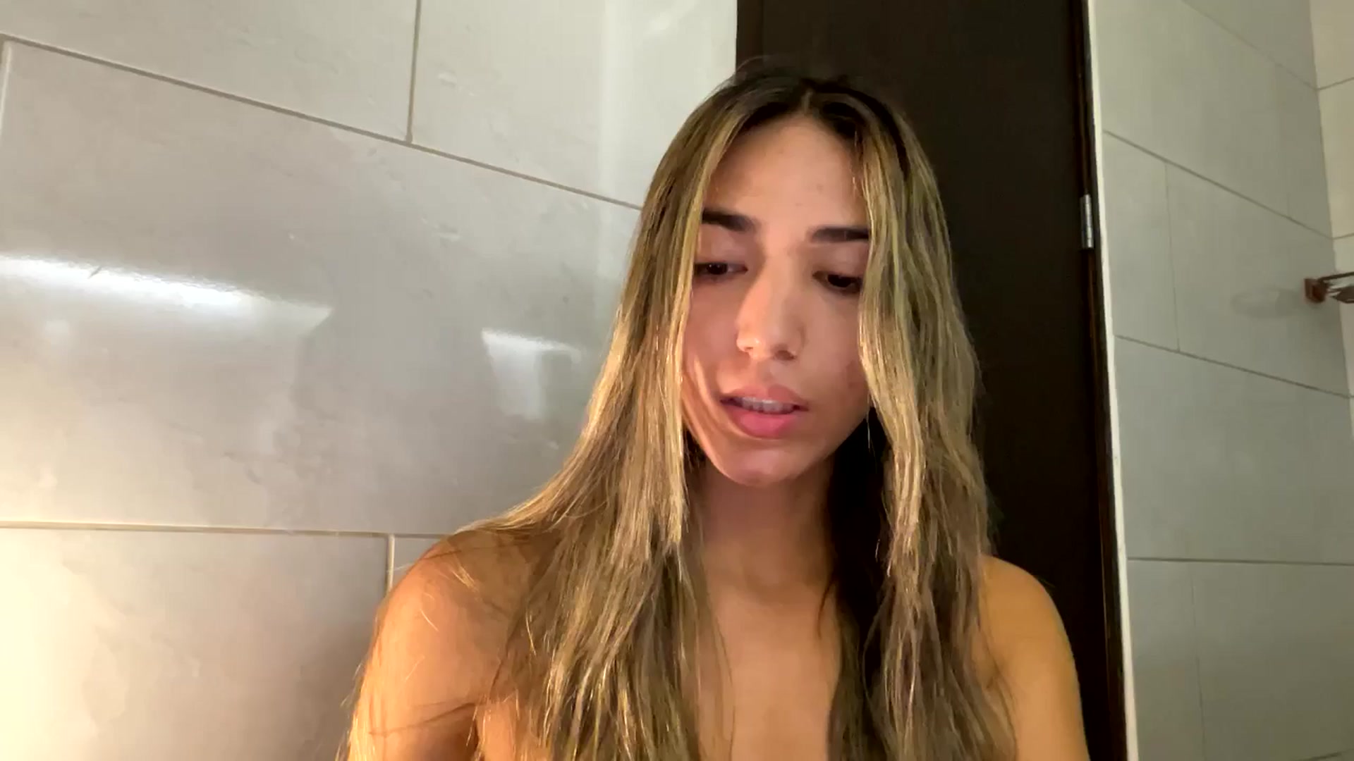 Gallery image thumbnail from Missbaby8's myfreecams stream on, 06/17/2025, 11:44 image 18 of 20