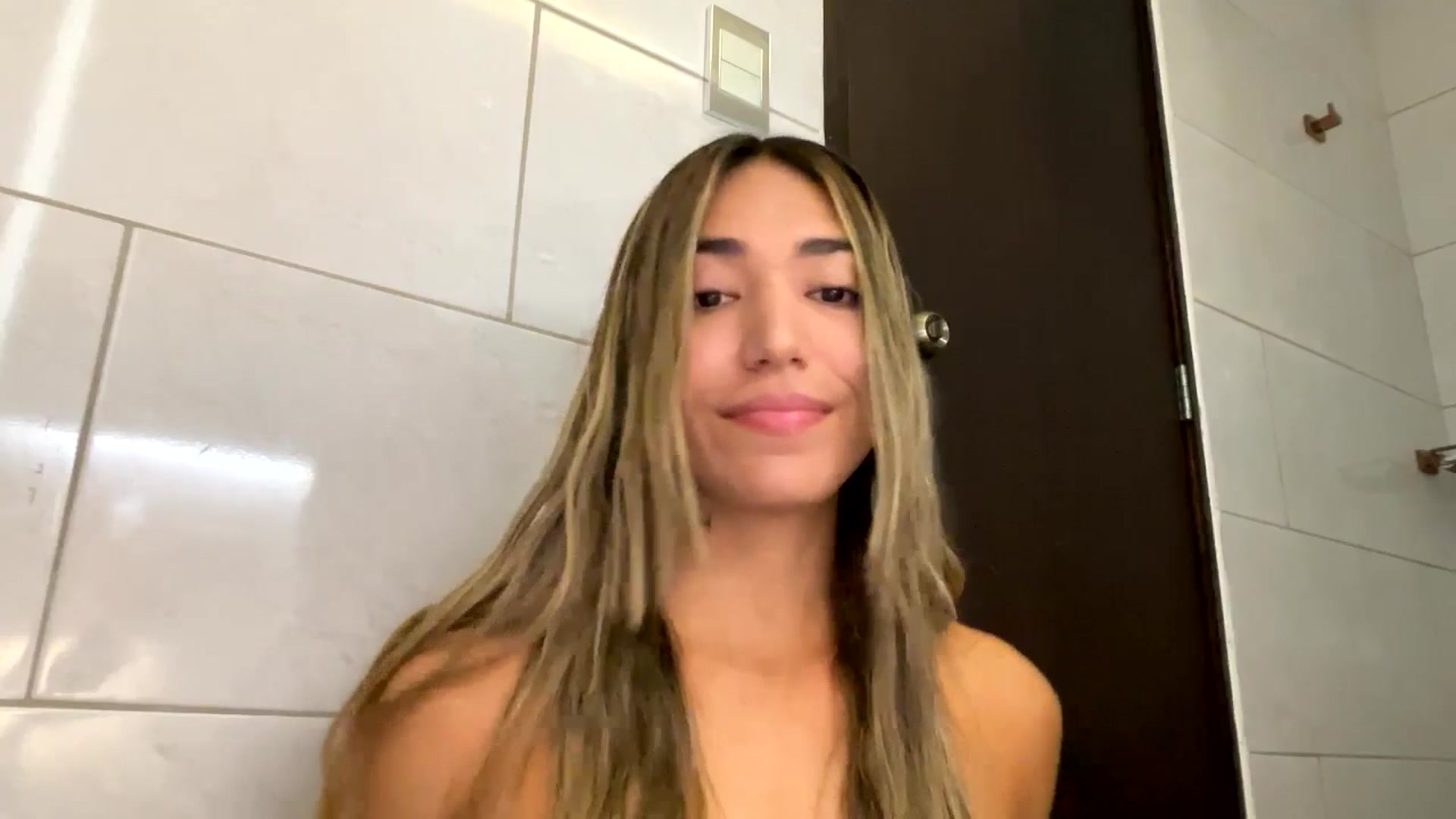 Gallery image thumbnail from Missbaby8's myfreecams stream on, 06/17/2025, 11:44 image 5 of 20