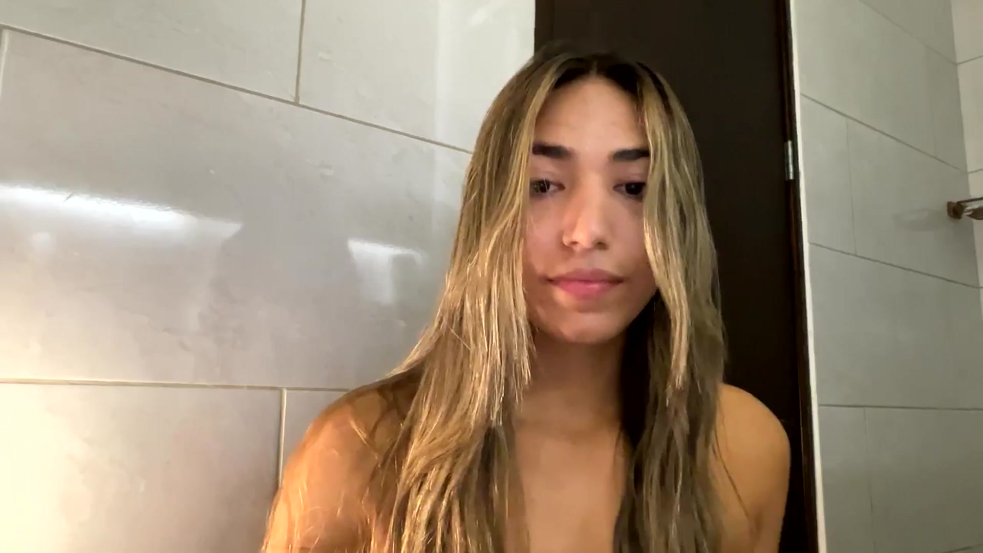Gallery image thumbnail from Missbaby8's myfreecams stream on, 06/17/2025, 11:44 image 17 of 20