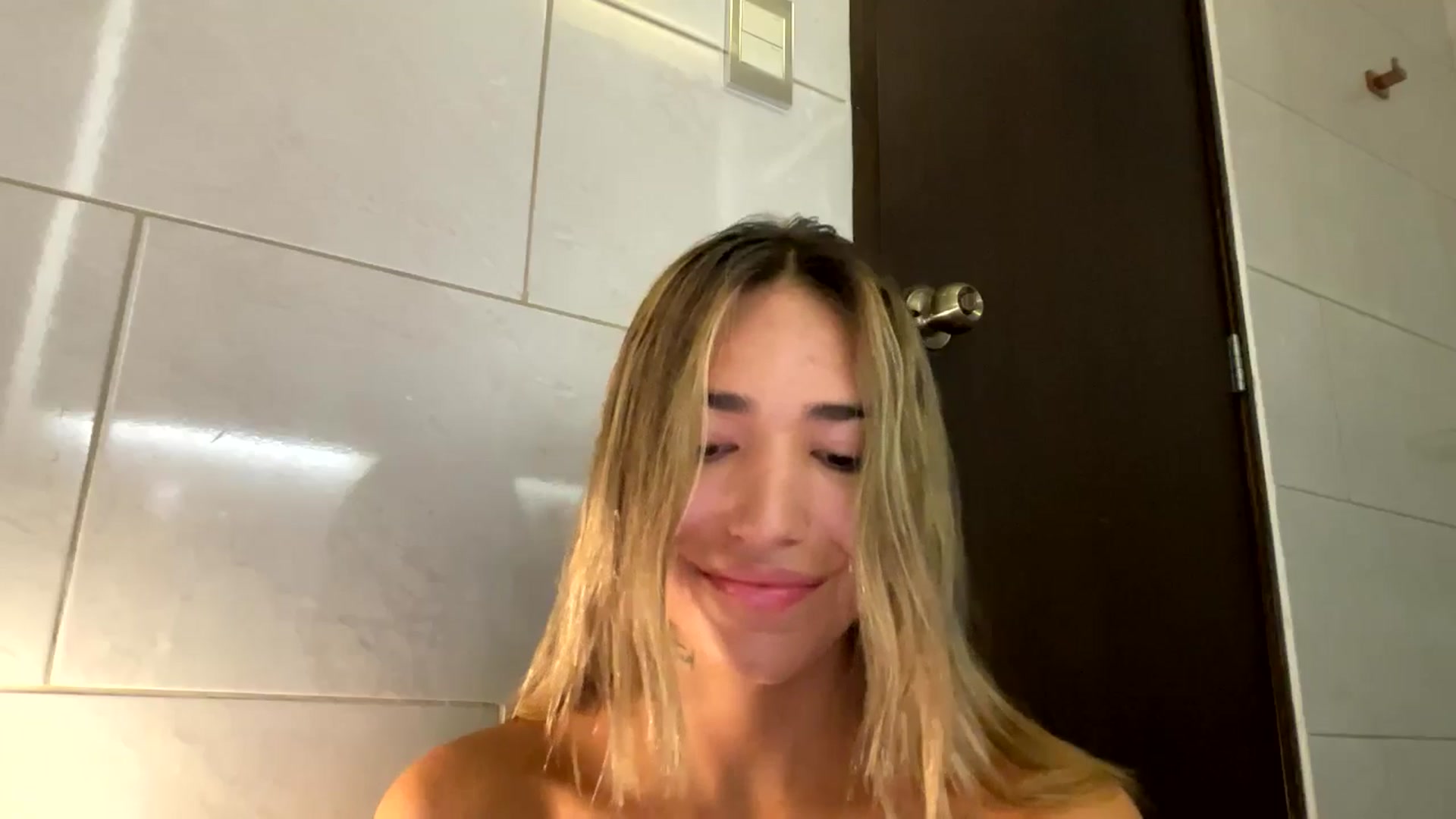 Gallery image thumbnail from Missbaby8's myfreecams stream on, 06/17/2025, 11:44 image 10 of 20